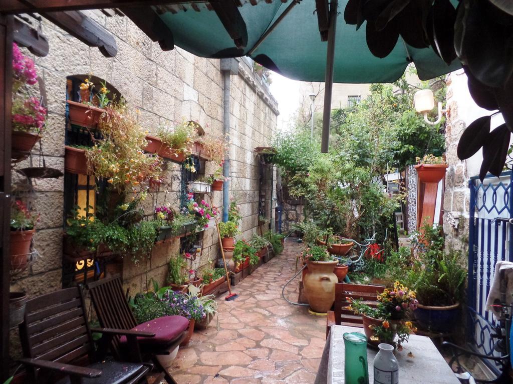 Ferienwohnung Cozy Garden Jerusalem Exterior foto