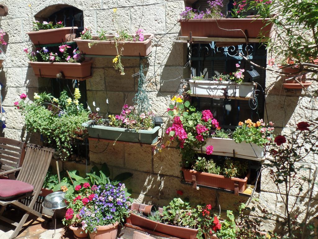 Ferienwohnung Cozy Garden Jerusalem Exterior foto